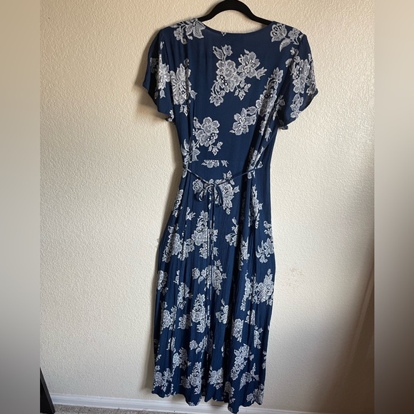 Lulu’s true wrap dress - Picture 5 of 7